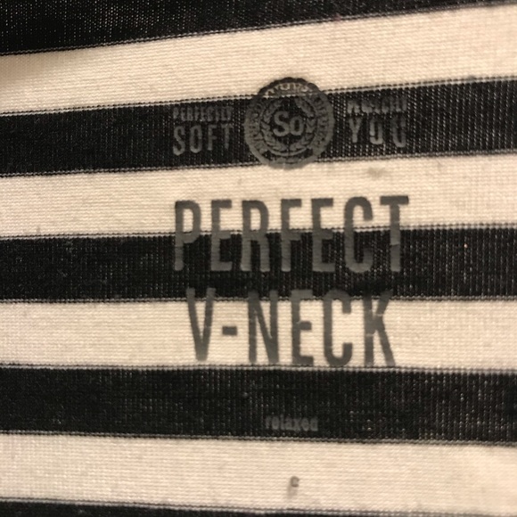 SO Striped Perfect V-Neck Short Sleeve - Picture 4 of 6